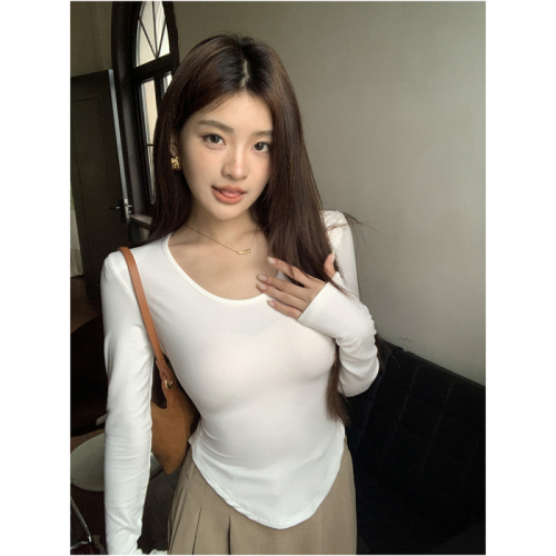 Real shot of 2024 autumn and winter new sexy waist thin curved hem basic U-neck long-sleeved T-shirt versatile top for women ins