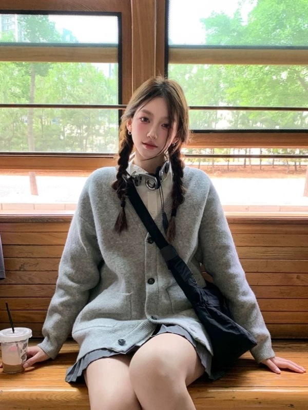 Gray knitted cardigan top for women spring and autumn new retro Japanese style lazy style loose sweater short coat