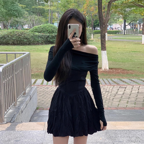 Early autumn new women's long-sleeved black dress French Hepburn one-shoulder temperament little black dress