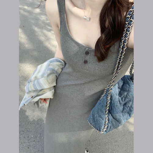 2024 new style French gray suspender dress for women, fitted hip-hugging long skirt, high-end two-piece set