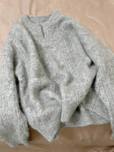 Gray V-neck sweater for women in autumn and winter, loose, lazy, soft and waxy design, versatile and stylish pullover sweater top trendy