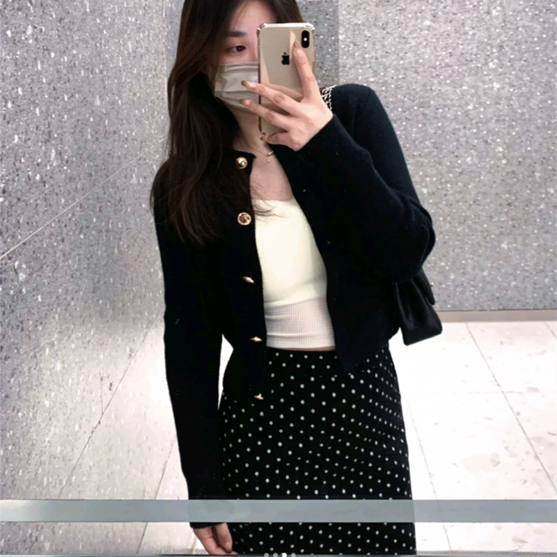 Black gold-buttoned knitted cardigan for women in spring and autumn with shawl, high-end and chic temperament, long-sleeved short top jacket