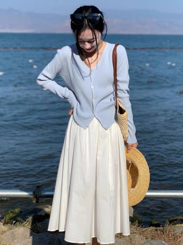 Autumn clothing for women, a complete set of tea-style outfits for seaside travel, fashionable breasts, fat and age-reducing dresses and sub-sets