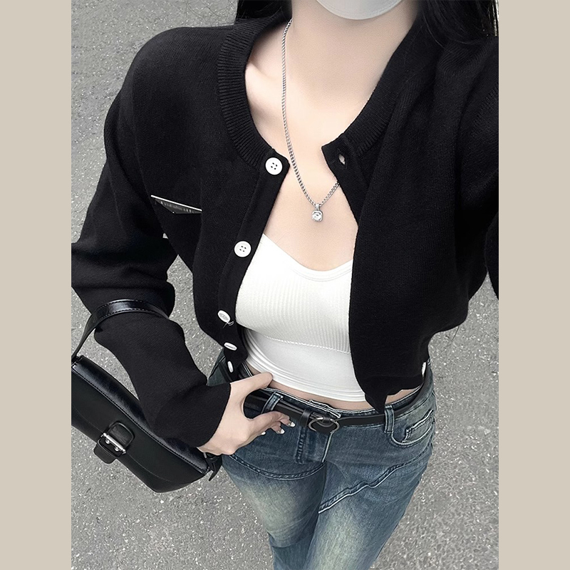 Black knitted sweater women's new autumn and winter inner top, short cardigan jacket with lazy style design
