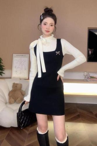 French retro knitted suit long skirt 2024 new small high-end vest dress for women in autumn and winter