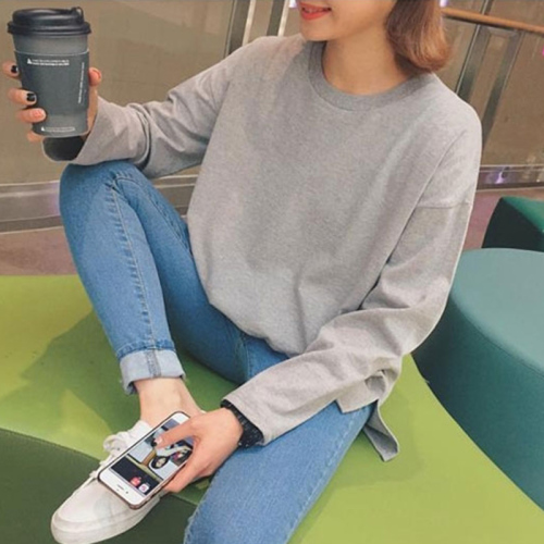 White long-sleeved T-shirt for women in autumn and winter, solid color inner layering shirt, loose layered sweatshirt, mid-length top