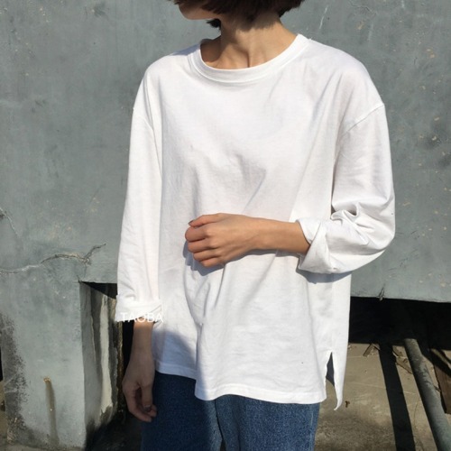 White long-sleeved T-shirt for women in autumn and winter, solid color inner layering shirt, loose layered sweatshirt, mid-length top