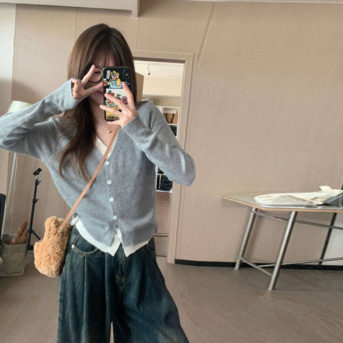 Fake two-piece knitted sweater for women, spring and autumn new style, early autumn inner layering shirt, long-sleeved top, niche design