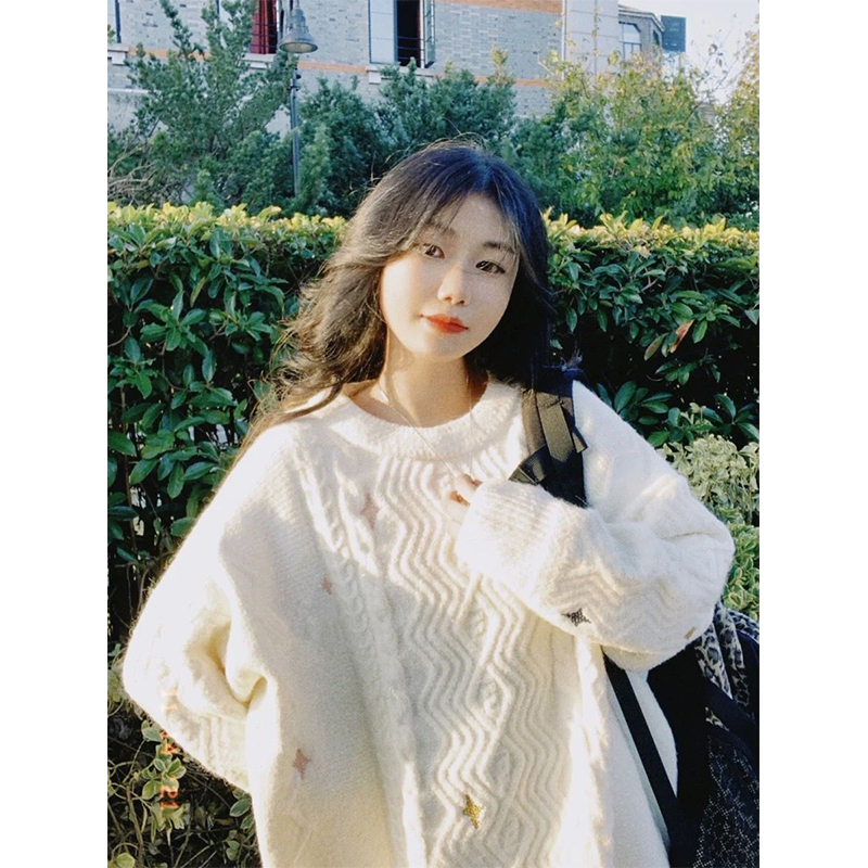 Niche design Japanese style lazy style retro popular new soft and waxy white sweater for women to wear in autumn and winter