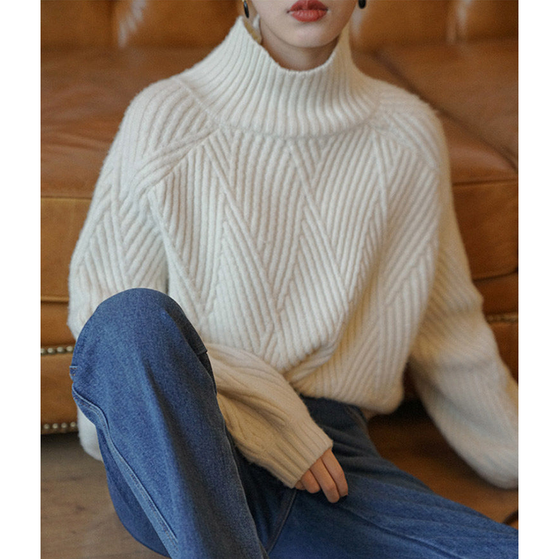 New niche design small loose half turtleneck soft waxy white sweater for women autumn and winter lazy style