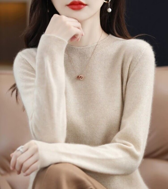 Autumn and winter round neck woolen sweater for women, solid color knitted bottoming shirt, loose large size, long sleeve, cashmere sweater inside