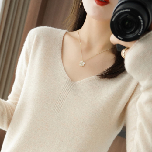 New spring and autumn V-neck long-sleeved knitted bottoming shirt for women, slim and warm, simple inner layering