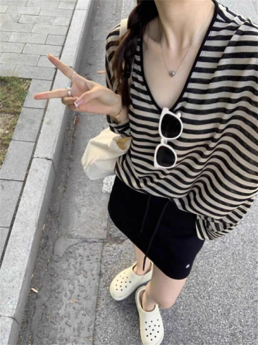 Sun protection curled U-neck thin long-sleeved T-shirt women's 2024 short slim slim chic top