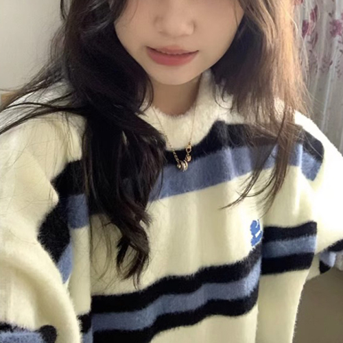 Super nice contrasting color striped sweater for women in autumn and winter new style lazy style knitted top jacket with niche design