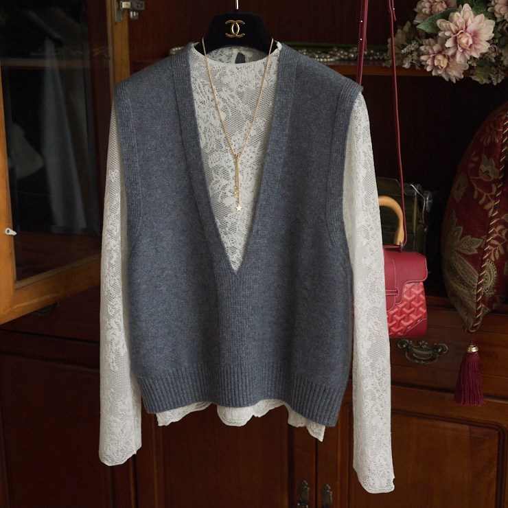 Deep V-neck wool vest women's knitted trendy autumn and winter outer wear layered waistcoat cashmere sweater