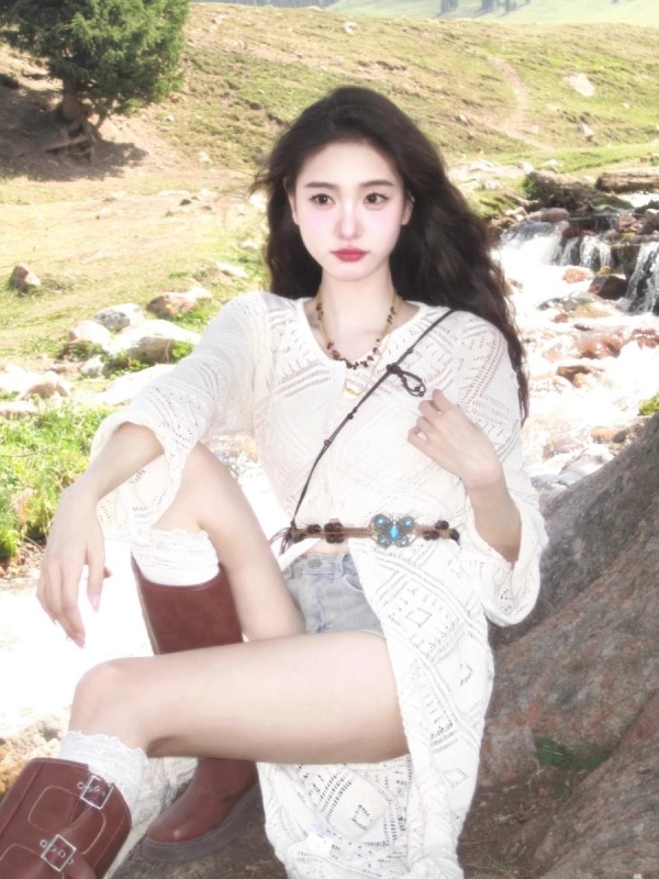 Royal Sister Fan Sexy Hollow Cardigan Knitted Top Women's 2024 Autumn and Winter Resort Style Design Niche Dress