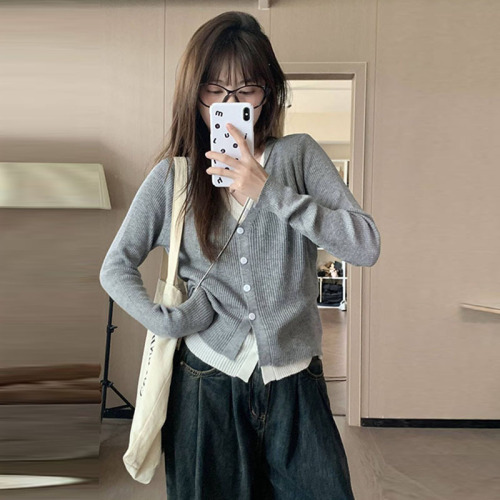 Fake two-piece knitted sweater for women, spring and autumn new style, early autumn inner layering shirt, long-sleeved top, niche design