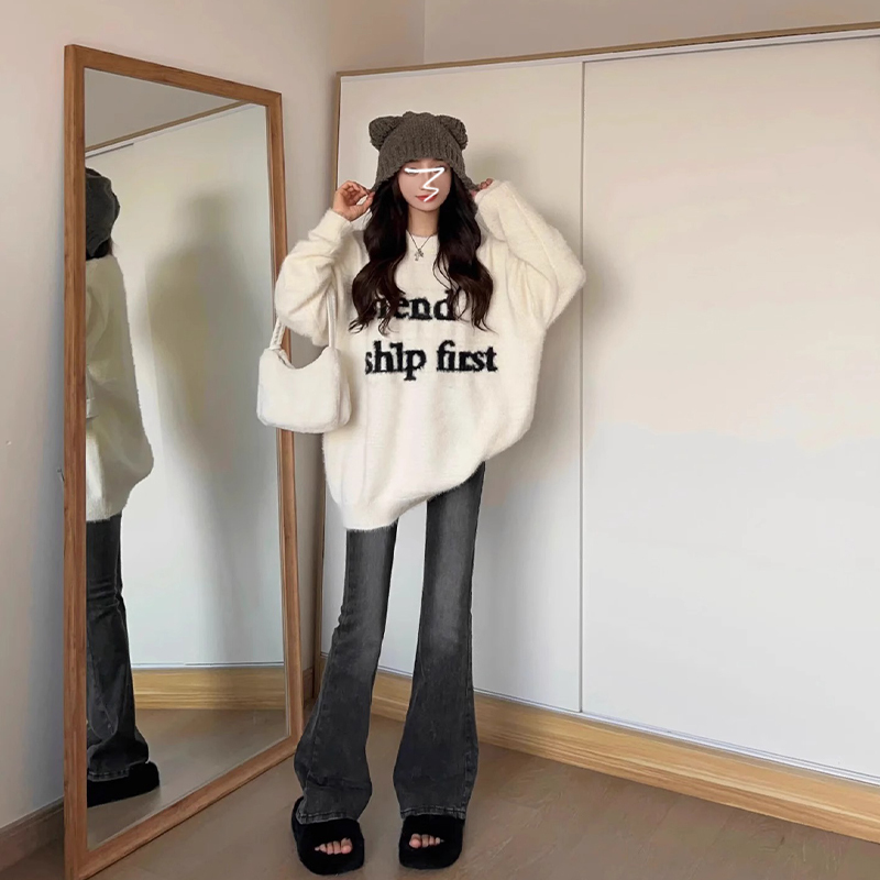 New round neck pullover white sweater for women in autumn and winter hot style loose lazy style thickened inner sweater