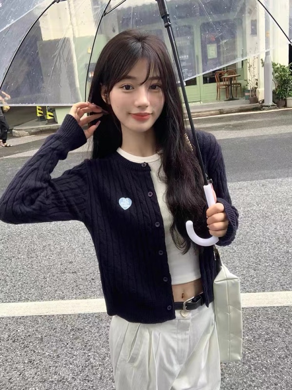 Song Zhengeun twist knitted cardigan jacket for women to wear in autumn, high-end Korean style unique small top short sweater