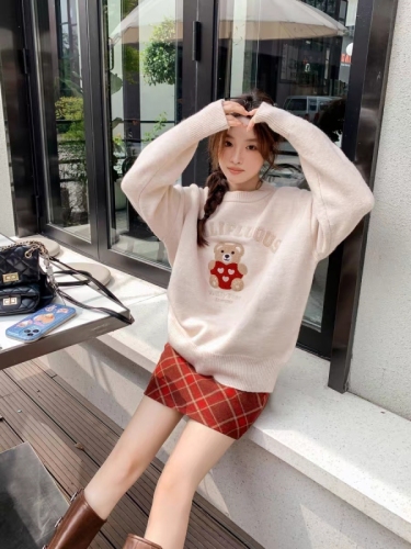 Autumn and winter retro towel embroidered bear pullover sweater for women loose lazy style heavy round neck sweater