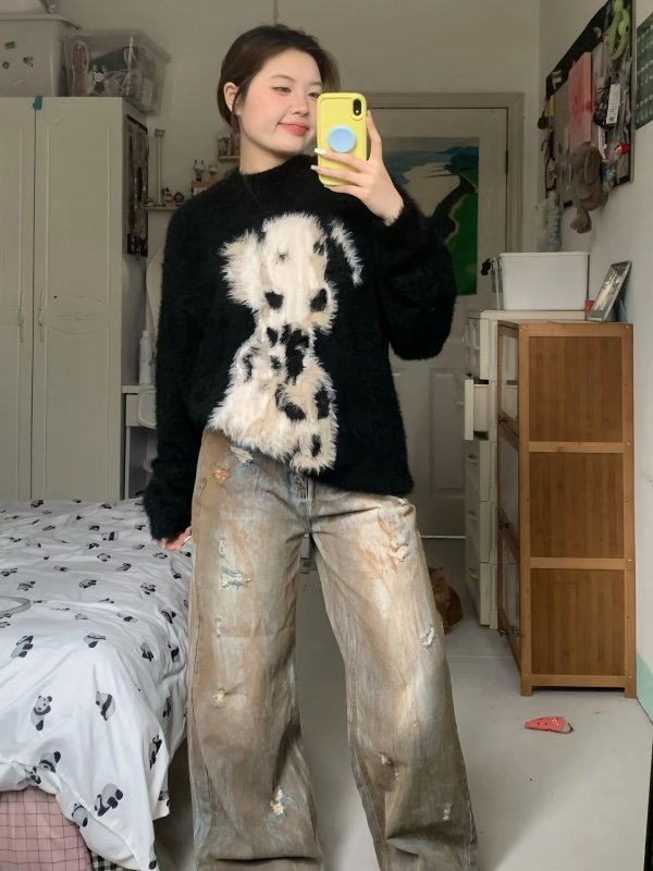 Round neck soft waxy sweater for women with niche design for fall and winter, loose and lazy style mohair sweater