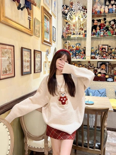 Autumn and winter retro towel embroidered bear pullover sweater for women loose lazy style heavy round neck sweater