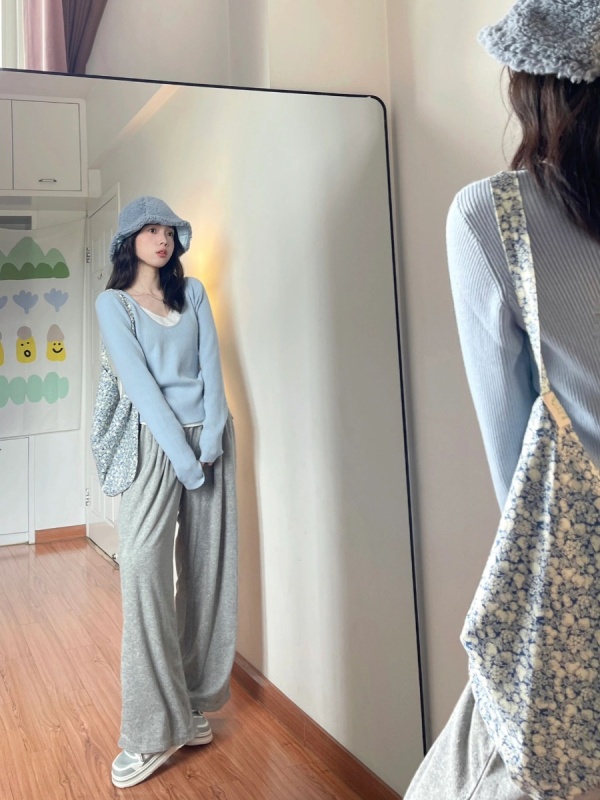 Baby blue fake two-piece long-sleeved sweater for women in spring and autumn, short chic bottoming shirt top