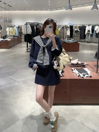 Actual shot and real price~ Early autumn new style plaid splicing long-sleeved sweatshirt + half body slimming short skirt miu series suit for women