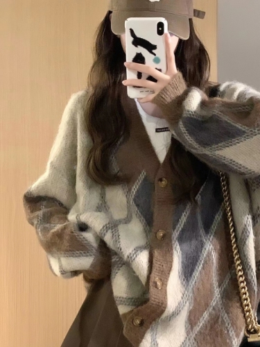 V-neck sweater women's autumn and winter design Japanese retro lazy style soft waxy gentle style rhombus cardigan knitted jacket