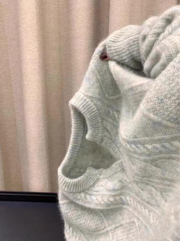 New popular autumn and winter wear, high-end, lazy style, thickened inner layer, gray v-neck twist sweater for women