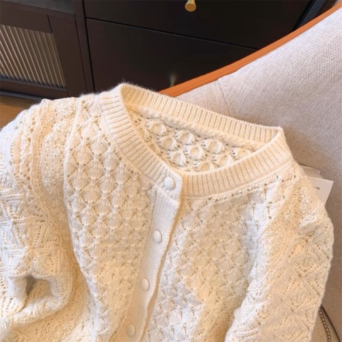 Xiaoxiangfeng lace splicing knitted cardigan spring, autumn and winter French style long-sleeved sweater to wear outside