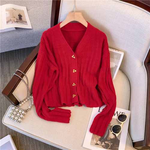 High-end red V-neck metal buckle knitted cardigan for women in autumn new style fashionable short sweater jacket