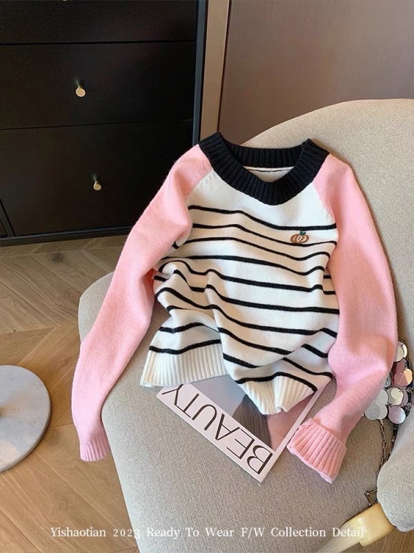 Korean style contrasting striped embroidered round neck sweater for women in autumn and winter with design and age-reducing soft waxy sweater