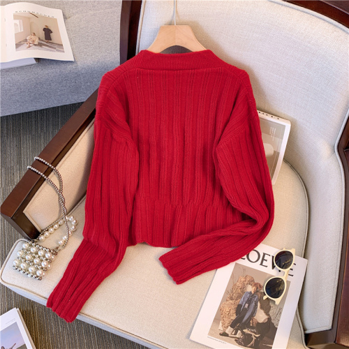 High-end red V-neck metal buckle knitted cardigan for women in autumn new style fashionable short sweater jacket