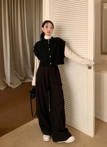 Stacking vest, loose-fitting knitted sweater cardigan + turtleneck bottoming shirt + suit wide-leg pants