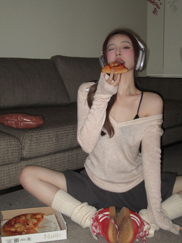 V-neck knitted T-shirt women's ballet style new sweet hottie long-sleeved bottoming shirt top