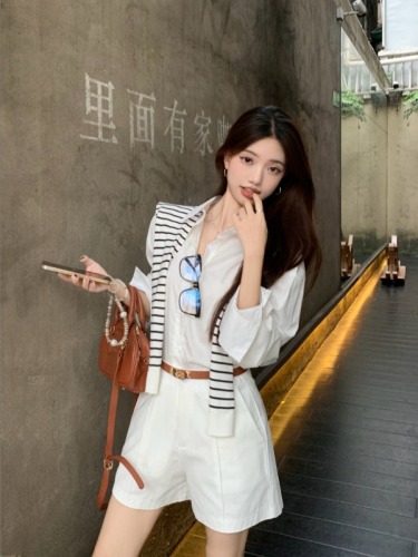 Old money wears simple casual button striped knitted shawl white shirt + shorts three-piece set