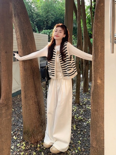 Xiaoxiangfeng black and white striped sleeveless knitted vest + bottoming shirt + casual wide-leg pants