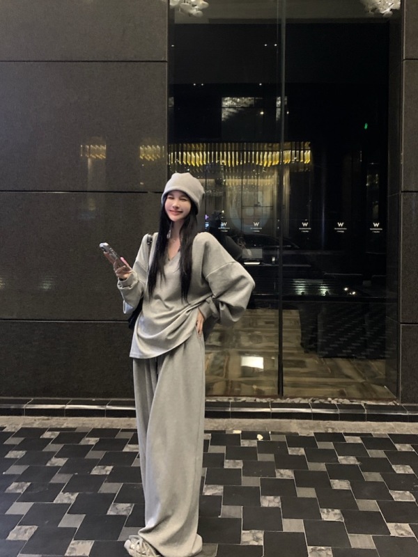Korean style loose casual V-neck long-sleeved pullover sweatshirt + high-waisted versatile floor-length wide-leg pants suit