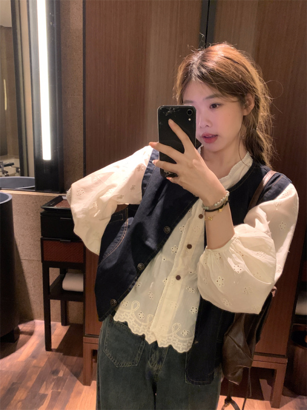 Retro round neck loose denim vest paired with embroidered doll shirt