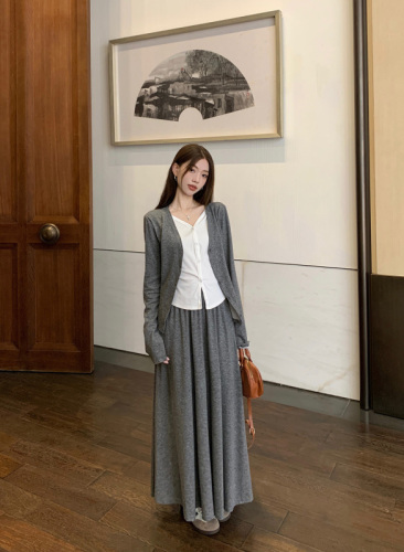 Early autumn Korean V-neck fake two-piece spliced ​​slim long-sleeved top and mid-length skirt suit