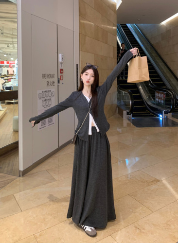 Early autumn Korean V-neck fake two-piece spliced ​​slim long-sleeved top and mid-length skirt suit