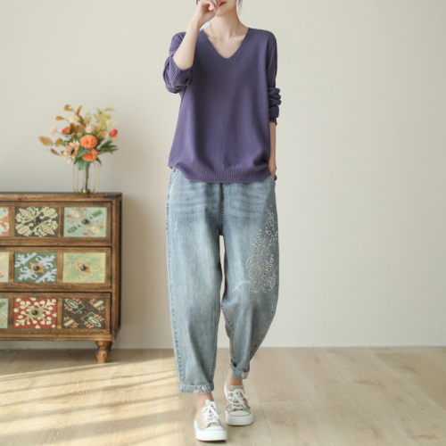 Early autumn women's new artistic versatile v-neck loose knitted bottoming sweater