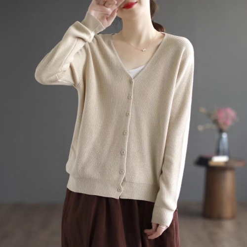 Single-breasted solid color long-sleeved cotton sweater for women early autumn new loose slimming V-neck sweater