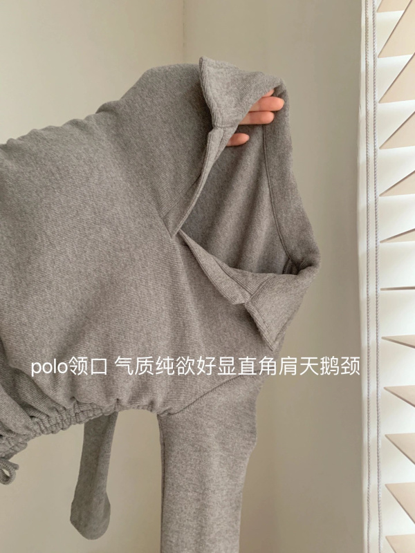 Looks good in any outfit ~ Autumn and winter new POLO collar gray pleated bottoming shirt with chest pad, waist-cinching long-sleeved top