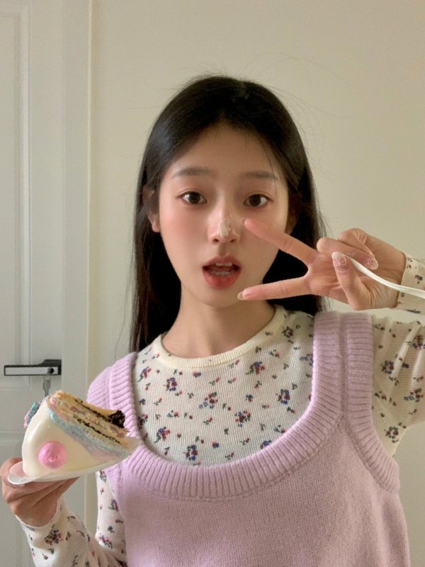 Korean style sweet little floral inner knitted bottoming top layered with vest vest two-piece set