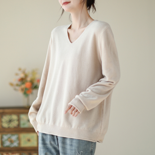 Early autumn women's new artistic versatile v-neck loose knitted bottoming sweater