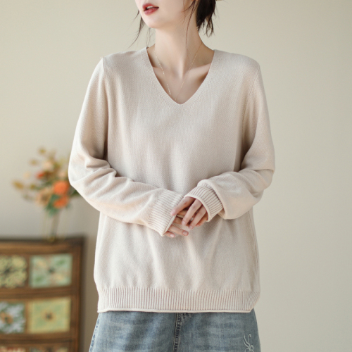 Early autumn women's new artistic versatile v-neck loose knitted bottoming sweater