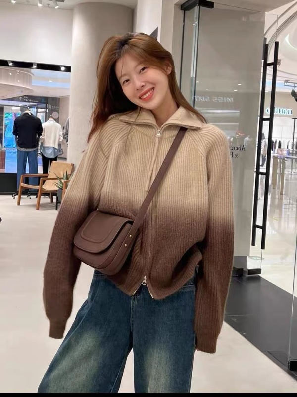 Design sense niche gradient color knitted cardigan jacket women's new autumn Maillard wear sweet temperament top