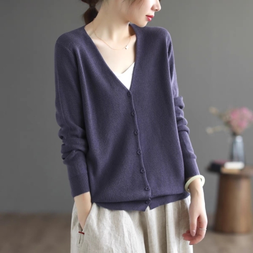 Single-breasted solid color long-sleeved cotton sweater for women early autumn new loose slimming V-neck sweater